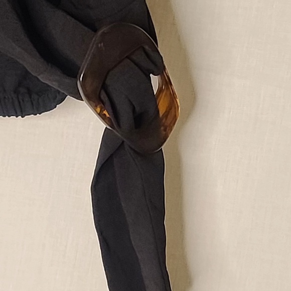 NWT - CROPPED BLIUSE BY THE LINE OF STYLE - Picture 5 of 9